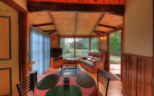 Stanley Lakeside Spa Cabins