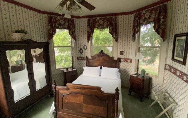 Four Winds Victorian Venue & Suites