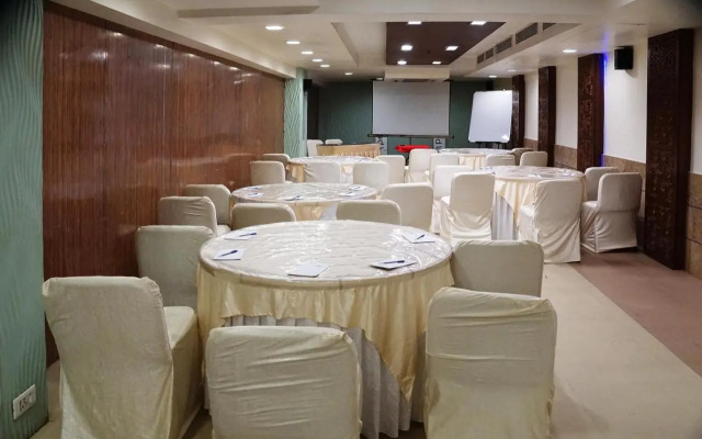 Silver Cloud Hotel & Banquets Ahmedabad