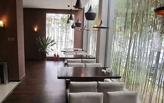 Xinxiang Bowei Style Hotel Peace Road