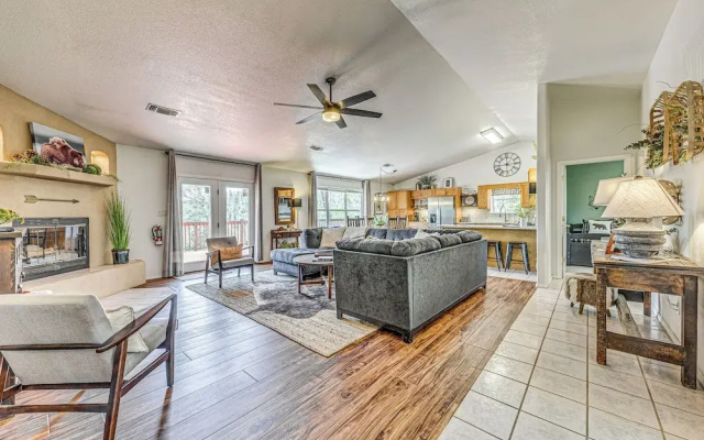 Charming Ruidoso House w/ Deck & Mountain Views!