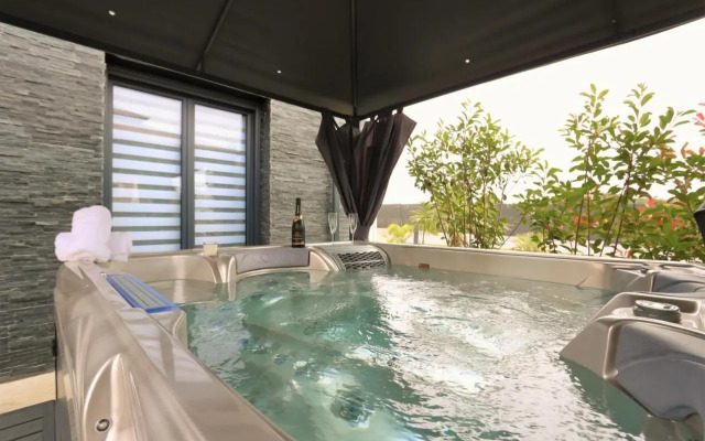 TOPAZE Nuitée Romantique avec Jacuzzi
