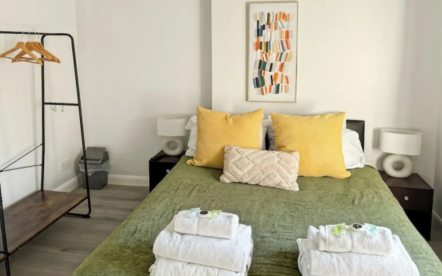 Relaxing Getaway With Hot Tub & Sauna Sleeps 6