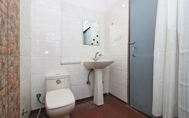 Hotel Crown Palace By OYO Rooms