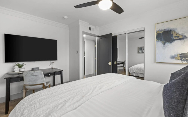 Valley View Chic Home w Backyard Oasis