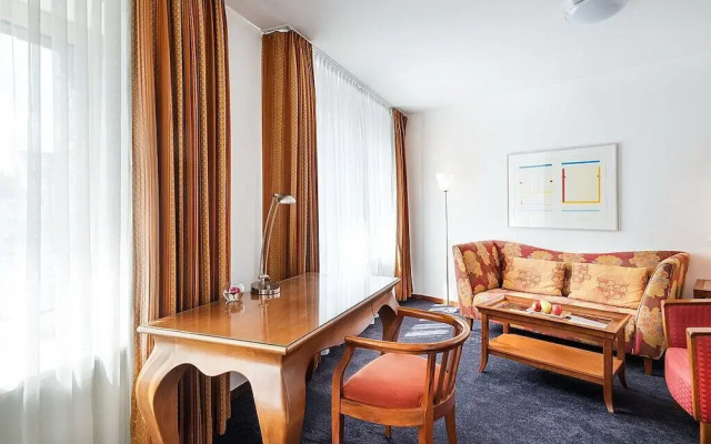 Main Plaza Suite Tower