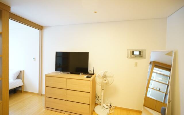 Jamsil Stn & Galleria Palace Apt A