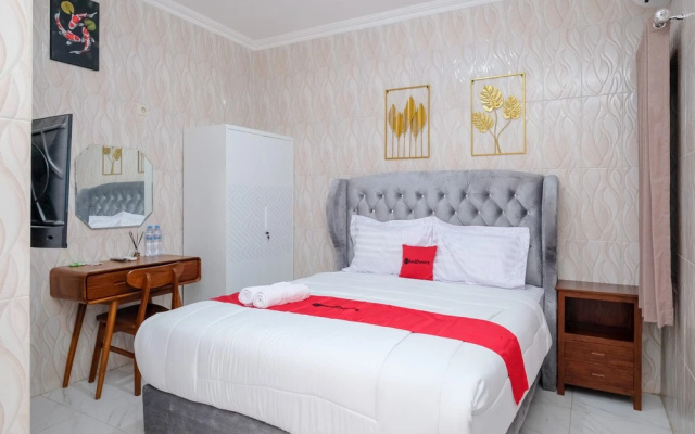 RedDoorz Syariah near Stasiun Gubeng 2 – Guest Rooms – Surabaya