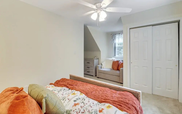 7 Mi to Big Boulder: Resort-style Poconos Retreat