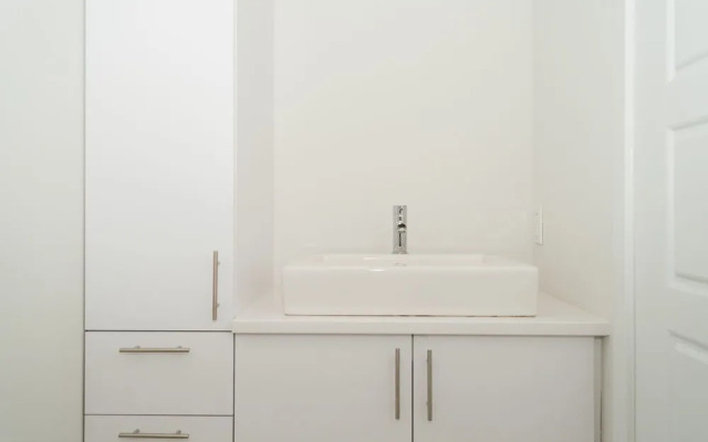 Chic 2BR in The Village by Sonder