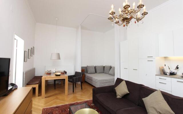 Hoheschule Apartment Courbette