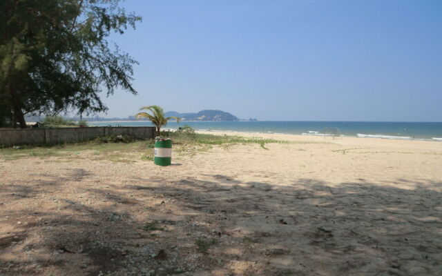 Riverside Beach Chalet