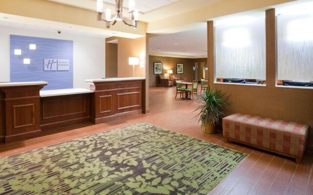 Holiday Inn Express & Suites Willmar by IHG