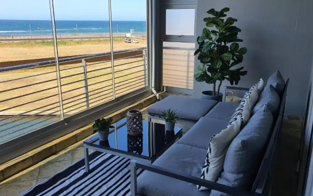 Accommodation Front - Gorgeous 4 Sleeper Beachfront Apartment