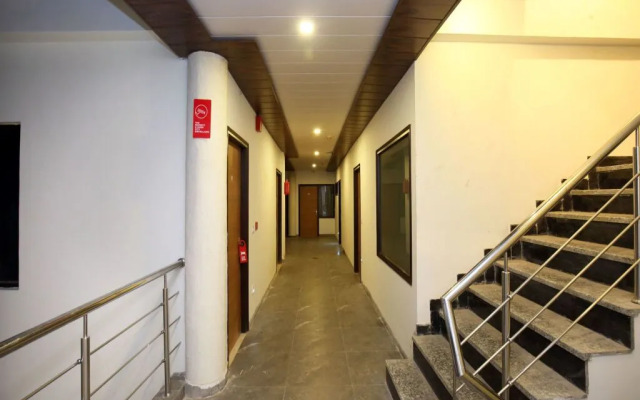 OYO 303 Madhya Marg Chandigarh