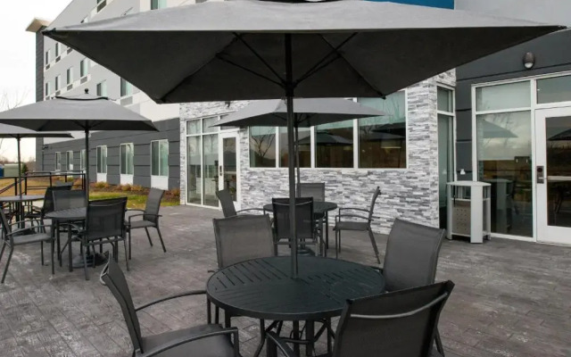 Fairfield Inn & Suites Charlotte University Research Park