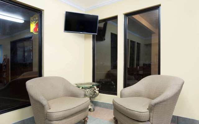 Budgetel Inn & Suites