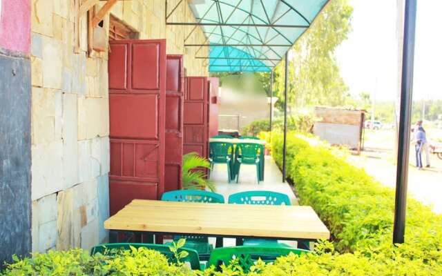 Dover Hotel Bondo