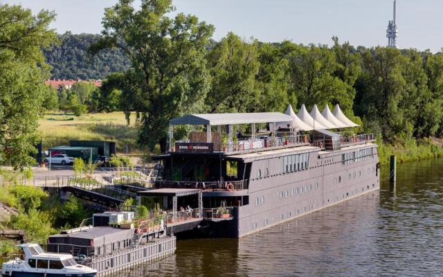 Botel Marina