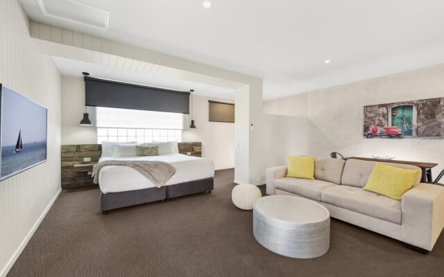 Moonlight Bay Apartments