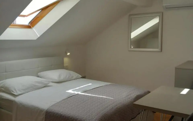 Marjan Rooms
