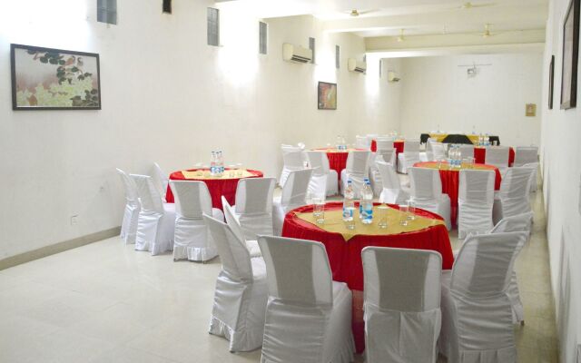 OYO 7087 Hotel Dodas Palace
