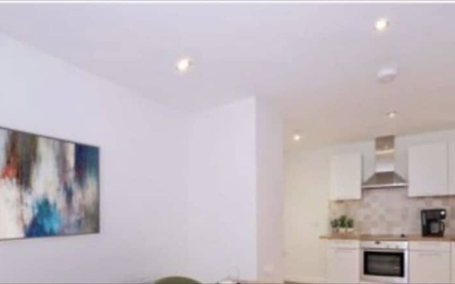 Heart Of Aberdeen City Centre 3 Bedrooms Apartment