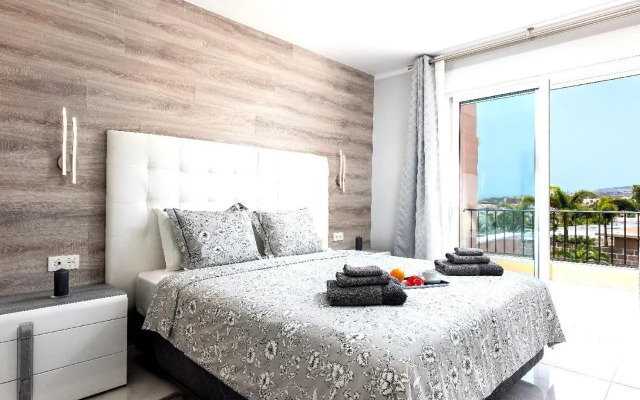 Modern 4 bedroom villa in Costa Adeje