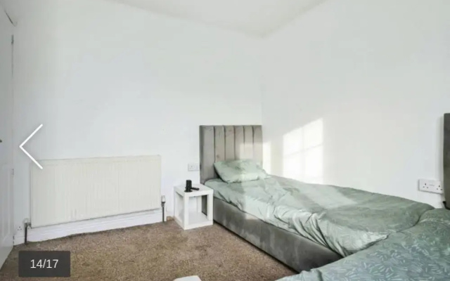 2 Bed Terrace House With Modern Touch