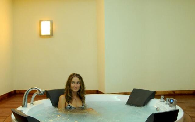 Chrispy Waterpark Resort 