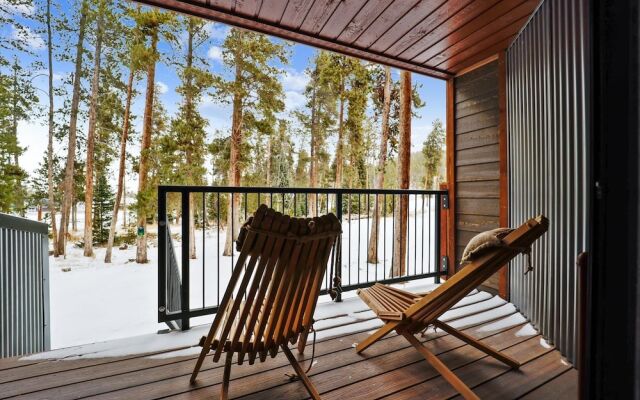 Atrium 003 1 Bedroom Condo by RedAwning