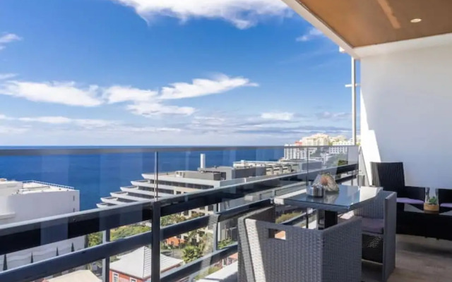 Monumental Apartment 608 Balcony Sea View