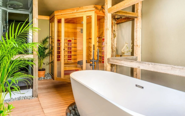 Lavish Holiday Home in Spaubeek with Turkish Steambath