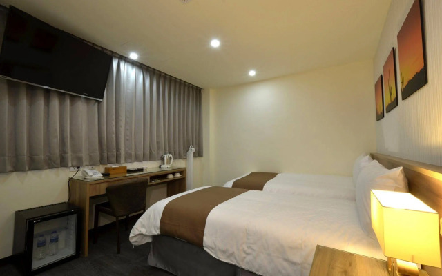 Plus Hotel