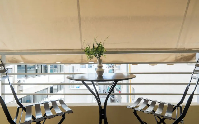 Modern Apartment in Athens with Balcony