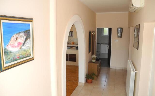 Apartment 2 Anamarija 41 pax