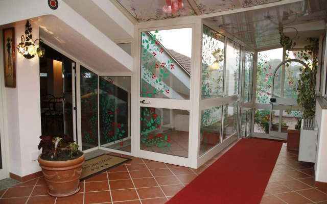 Hotel Leucosya