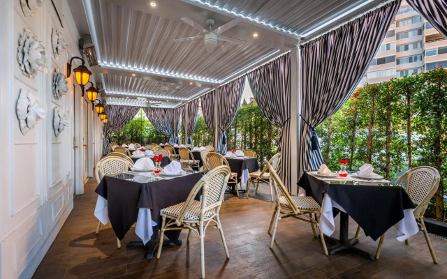 Beverly Hills Plaza Hotel & Spa