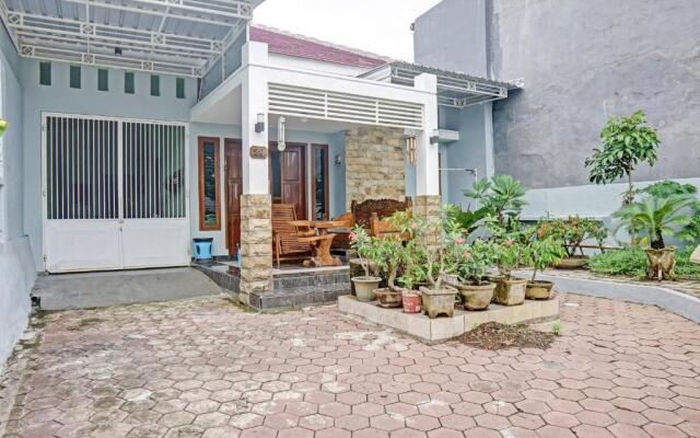 OYO 90729 Sekar Guest House Jember