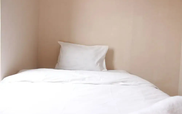 Minimalist 3BR Gateway Cicadas Ahmad Yani Apartment