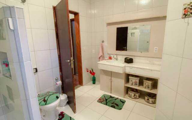 Casa confortável com churrasqueira na Granja Viana