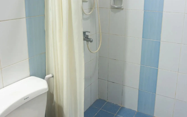 OYO 187 The Maxwell Hotel