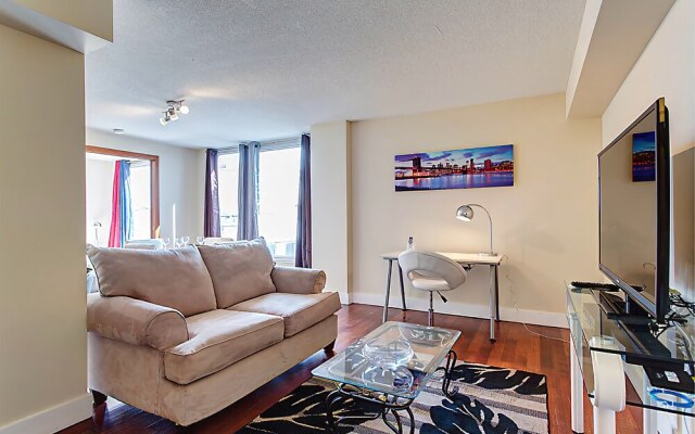 Downtown Suites by Hometrotting