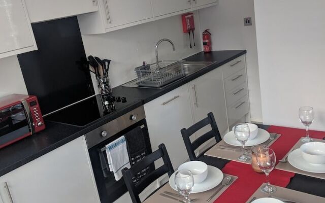 LT Grove Apartment - Stratford