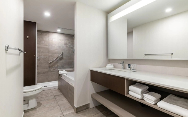 Four Points by Sheraton Levis Convention Centre