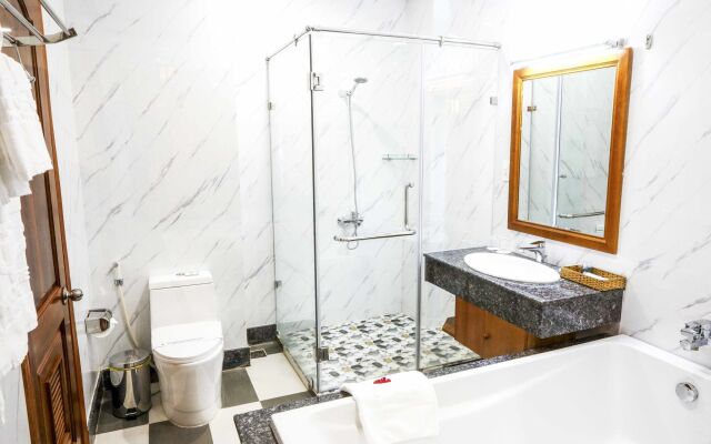 Huong Viet Hotel Quy Nhon - Beachfront