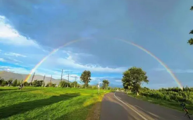 Dali City Qingfeng March All Seaview Famous Hotel