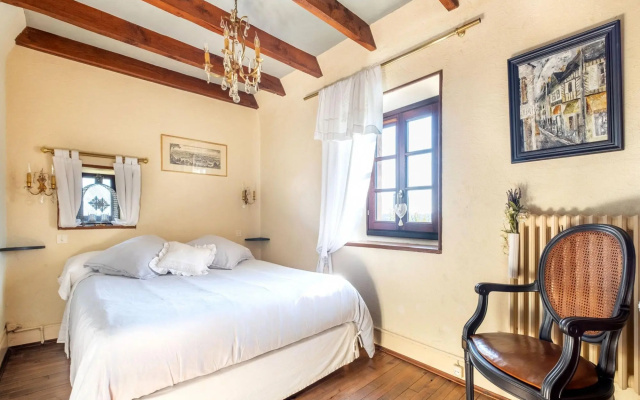 Plush holiday home in Altillac with a private swimming pool