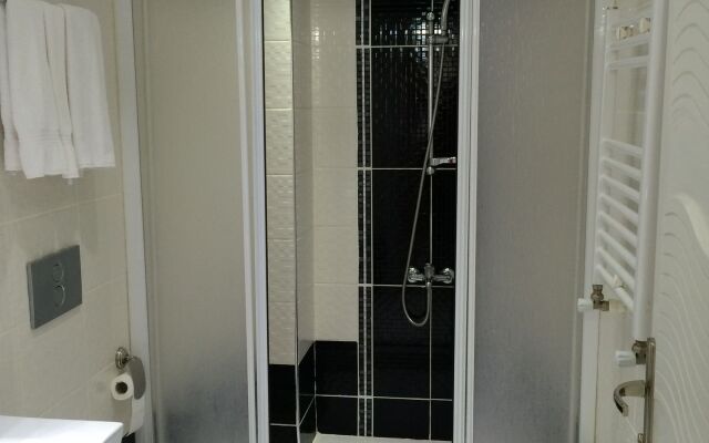 Black Bird Suite Hotel