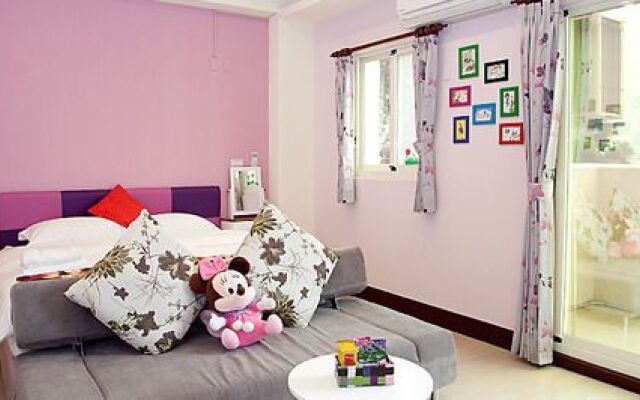 Follow Me Sweet House Bed & Breakfast